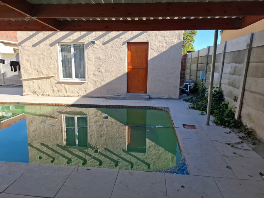4 Bedroom Property for Sale in Oakdale Western Cape
